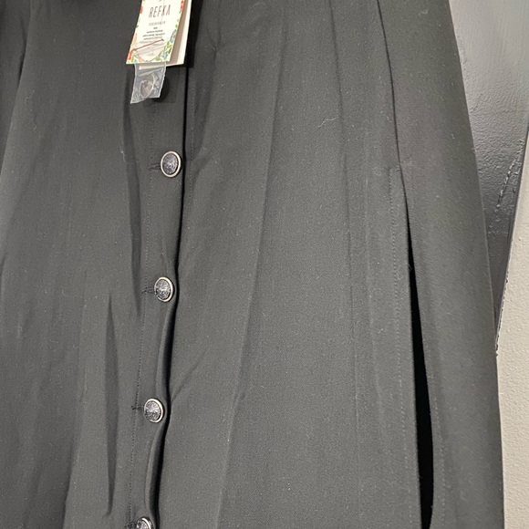 Below knee black cloak - Picture 5 of 10